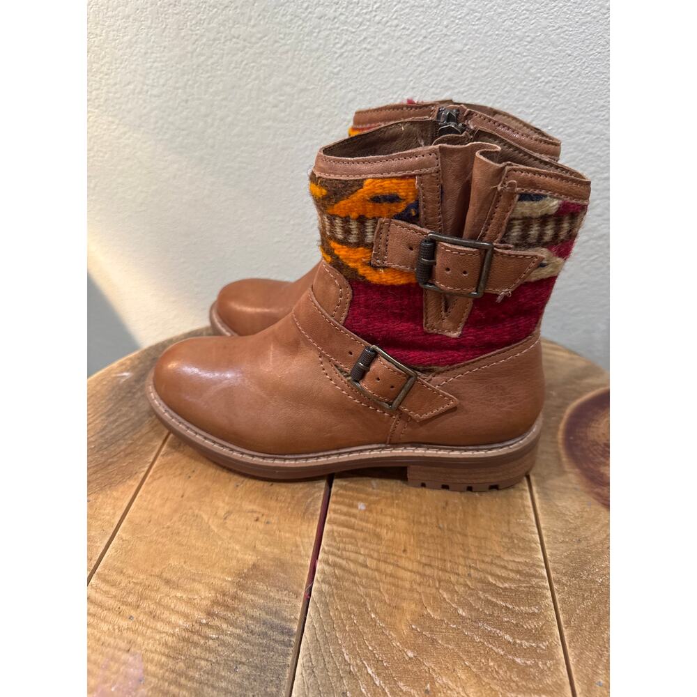 Sofft Lalana Blanket Detail Leather Engineer Boots Luggage Brown Women's 7 NIB - Picture 3 of 10